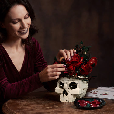 Gothic Skull Red Rose Bouquet Building Block Set